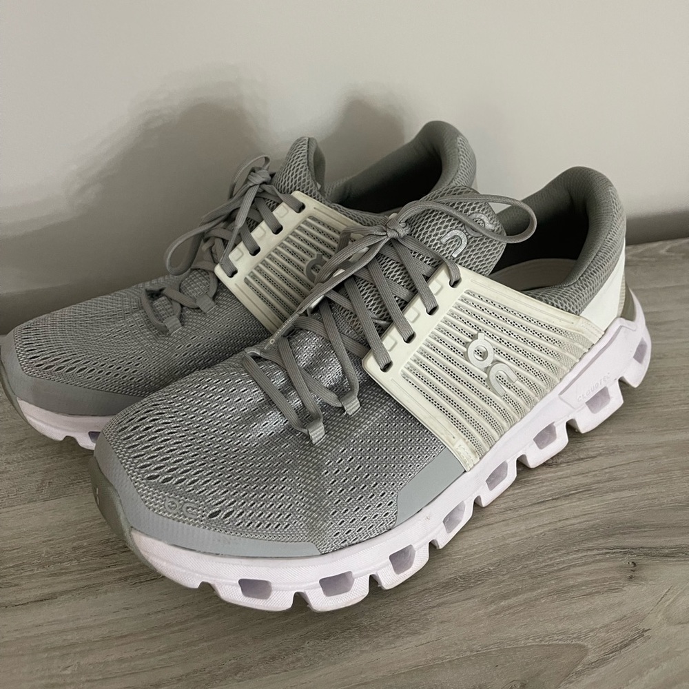 On cloud womens running shoe